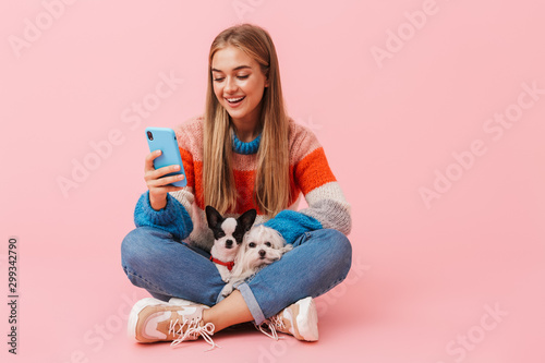 Fotomural Cute lovely girl wearing sweater sitting with legs crossed