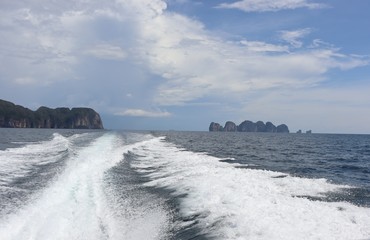 Wall Mural - boat ride on the sea, exotic James Bond islands against the blue sea, waves of spray in Thailand