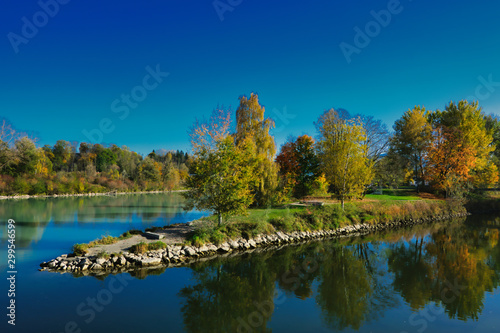 Fotomural The river Mangfall flows into the river Inn, near Rosenheim in Upper Bavaria, tr