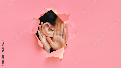 Fotomural Female ear and hands close-up