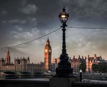 Closeup Shot Of Streetlight In Front Of The Big Ben And The House Of Parliament