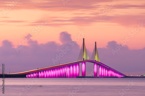 Fotomural Sunshine Skyway Bridge spanning the Lower Tampa Bay
