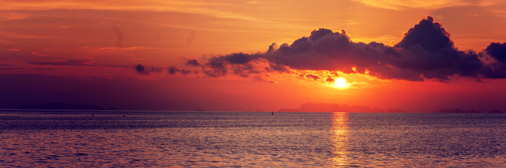 Wall Mural - beautiful sunset in the tropical sea at summer time for banner background