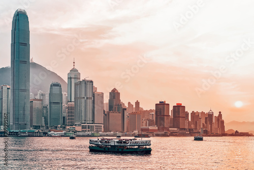 Mata magnetyczna Prom gwiazda w Victoria Harbour w Hongkongu o zachodzie słońca