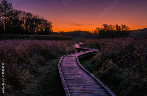 Cuadros en Lienzo Beautiful sunrise over the boardwalk in Wawayanda state park