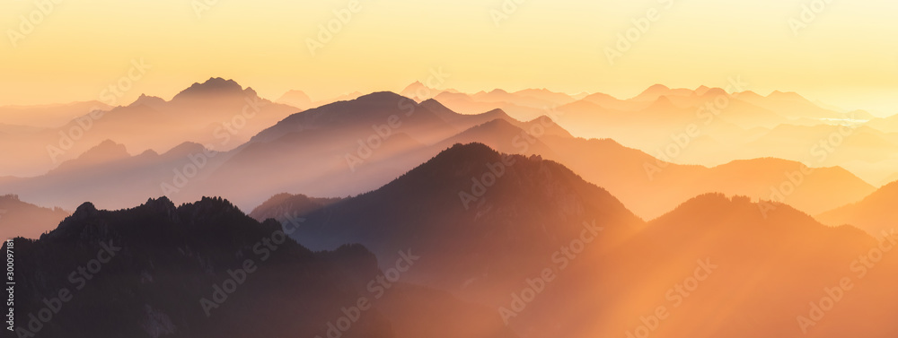 Berggipfel der Alpen im Abendlicht - obrazy, fototapety, plakaty 