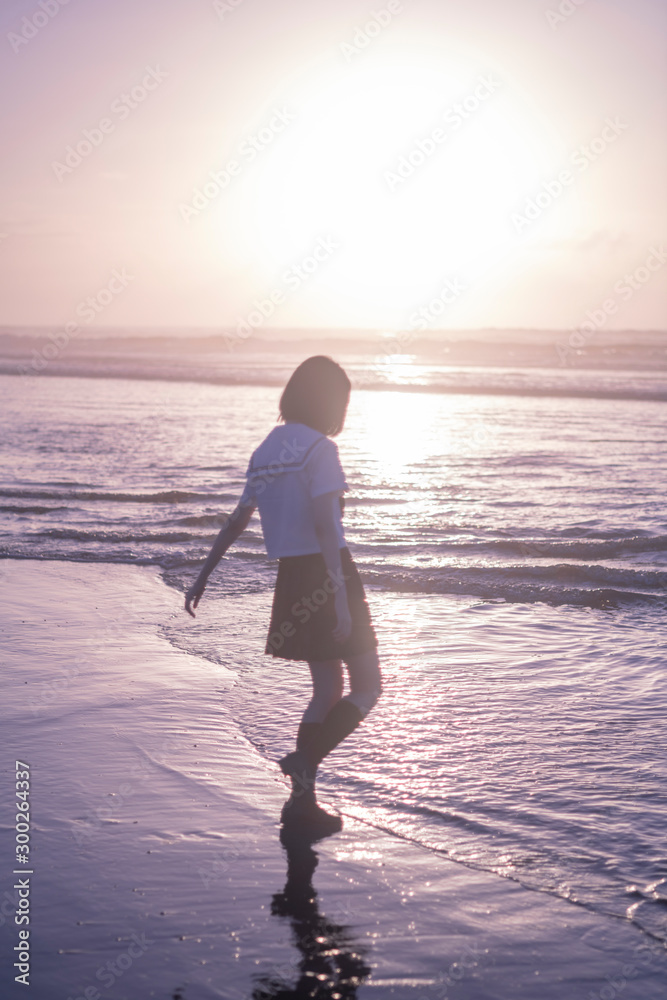 女子高生 海 後ろ姿 輝き Stock Gamesageddon 女子高生 海 後ろ姿 輝き Stock Gamesageddon