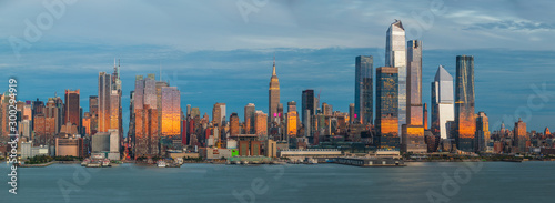 Fotografía Panoramic view to West Side of Manhattan Skyline from Hamilton Park, Weehawken, across Hudson River