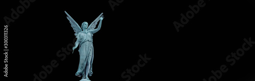 Fotografía Statue of an angel against black background
