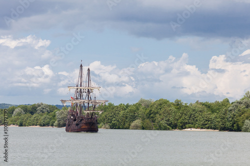 Cuadros en Lienzo Tall ship El Galeon sailing on the Seine River, Armada 2019, Normandy, France