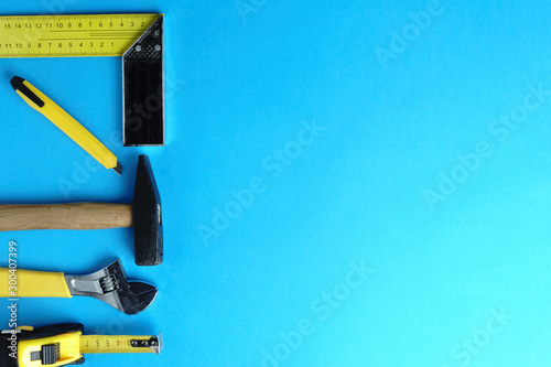 Fotografía Gavel, tape measure, stationery knife, top view, on a blue background