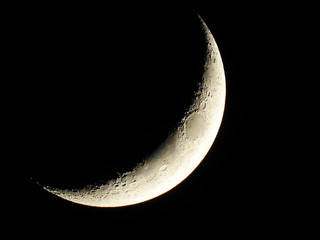 crescent moon in dark of night