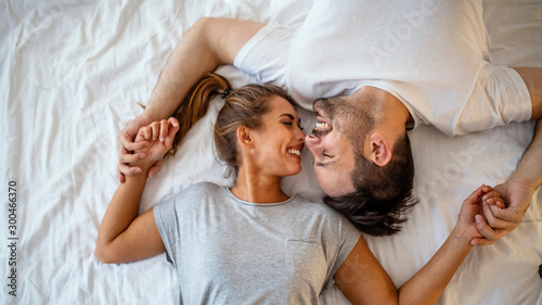Photographie Guy and a girl in a cozy home environment