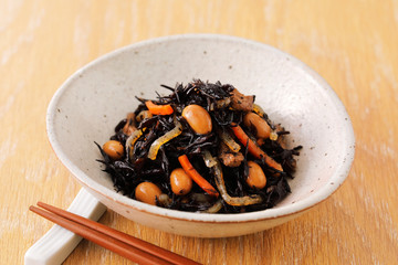 Sticker - ひじきの煮物　Simmered Hijiki Seaweed and Soybeans, chopped carrot.