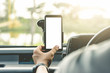 © 994yellow - A man's hand is using a smartphone with a blank screen while driving.