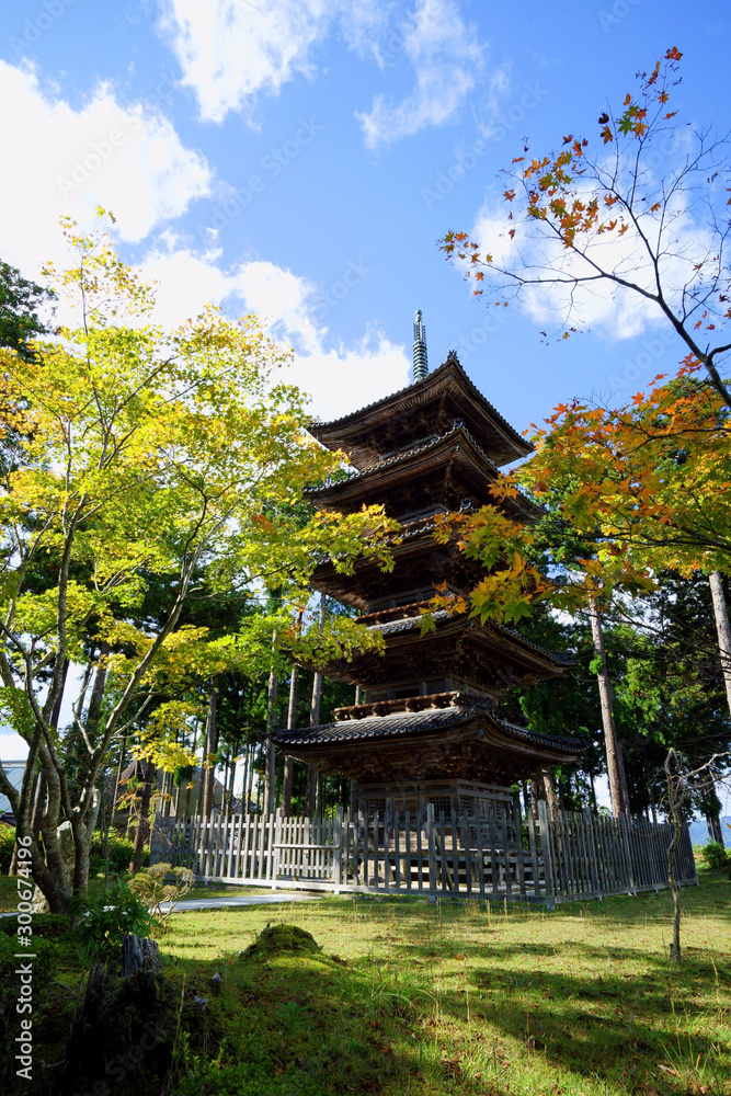 妙宣寺五重塔と秋の空Stock Photo | Adobe Stock
