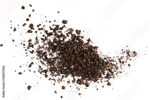 Fotografía Dark ground coffee bean crushed craked broken isolated on white background top v