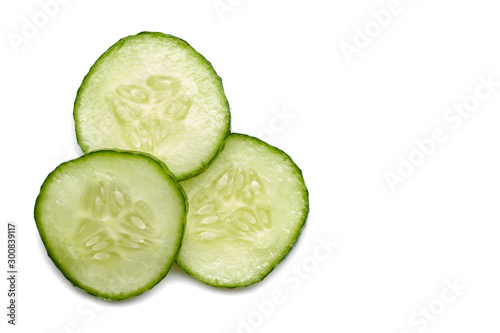 Fotografía fresh cucumber slice, isolated on a white background. top view
