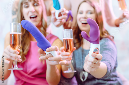 Fotografía Women showing sex toys they bought at a dildo party