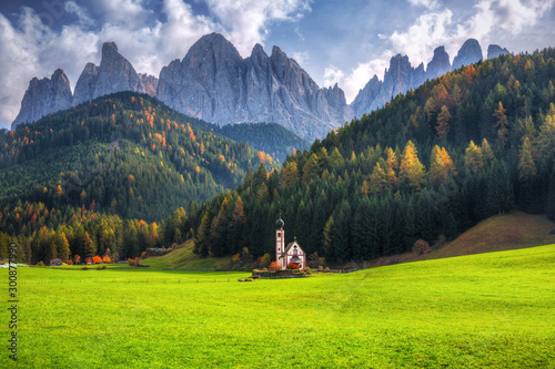 Cuadros en Lienzo Scenery of Dolomites with the St
