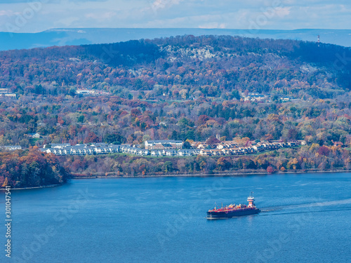 Fotografía Aerial photo of the ship on the Hudson River