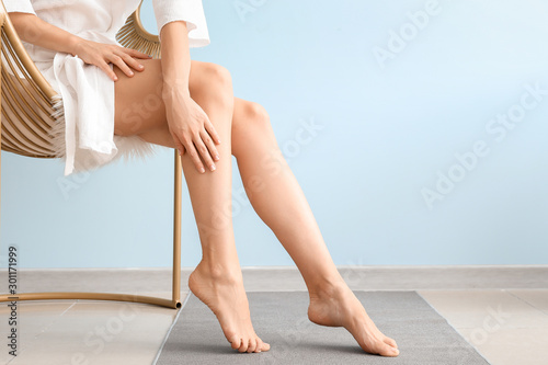 Woman with beautiful legs after depilation at home Poster Mural XXL