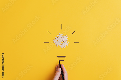 Cuadros en Lienzo Light bulb over yellow background in vision and idea conceptual image