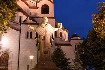 Wall Mural - statue to St. Sava in front of St. Sava Temple in Belgrade, Serbian while sunset - prince, monk, prior, writer, diplomat and first archbishop of autocephalous Serbian Orthodox Church