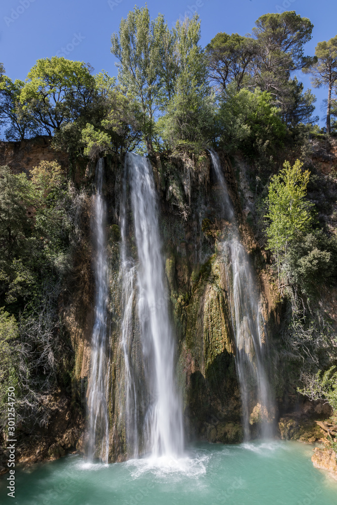 Cascade de Sillans, a beautiful waterfall in Provence, France - obrazy, fototapety, plakaty 