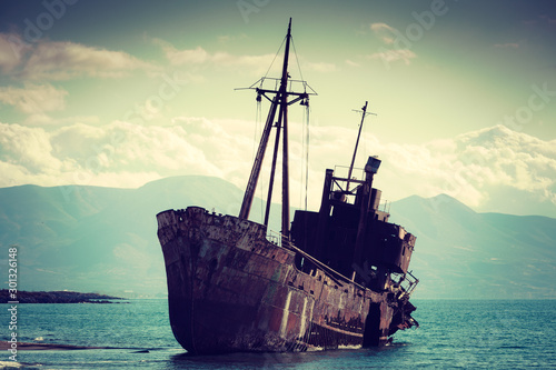 Cuadros en Lienzo The famous shipwreck near Gythio Greece