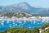 Fototapeta Uliczki - Yachts in the Bay of the port of Pollensa on the island of Mallorca