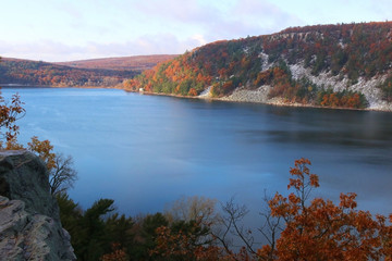 Wall Mural - beautiful wisconsin ice age nature background. scenic autumn landscape with blue lake from west bluf