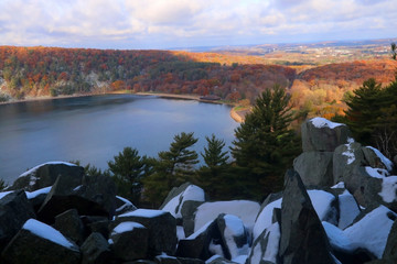 Wall Mural - beautiful wisconsin ice age nature background. scenic autumn landscape with blue lake from west bluf
