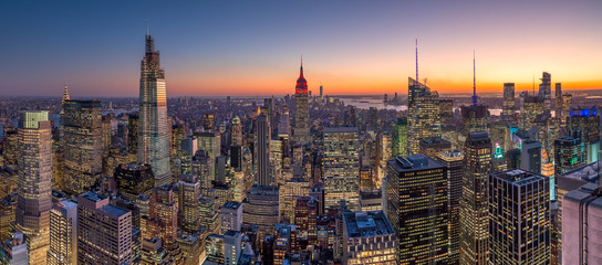 Fototapete - New York City manhattan buildings skyline sunset evening
