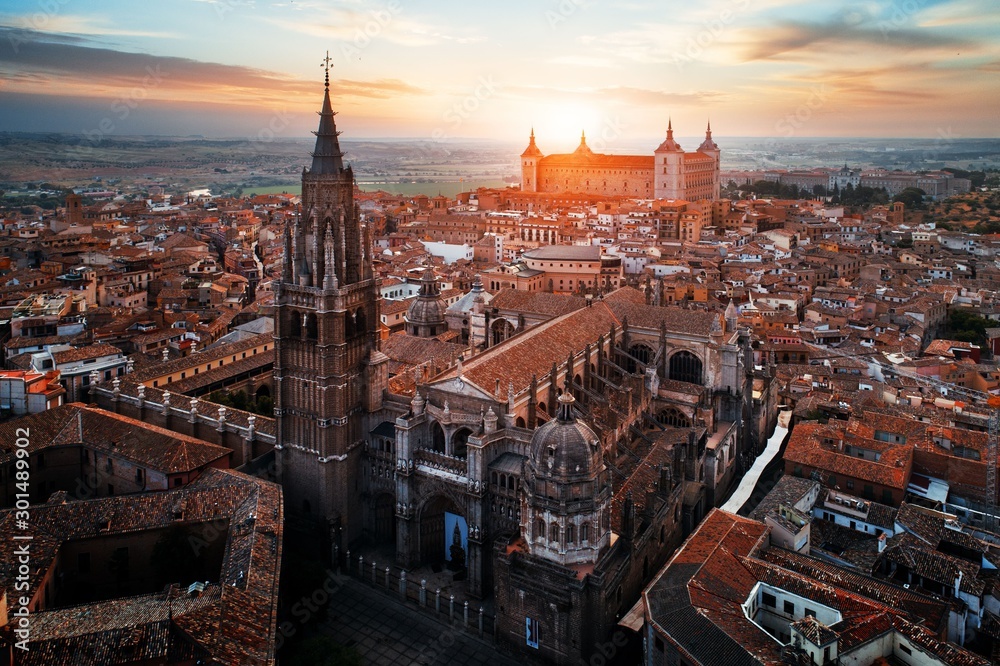 Aerial view of Toledo Cathedral sunset - obrazy, fototapety, plakaty 