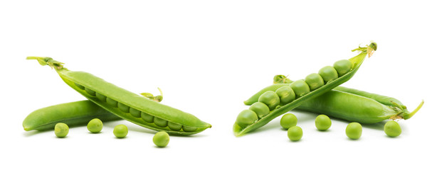 Wall Mural - fresh green peas isolated on a white background