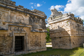 Wall Mural - Mexico, Chichen Itzá, Yucatán. Ruins of the living yard, possibly belonged to the royal family