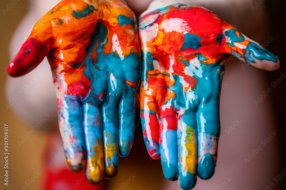 Closeup of woman hands dirty with acrylic paint. Creative finger painting. - obrazy, fototapety, plakaty 