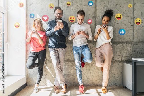Young people watching a live streaming. Tableau sur Toile