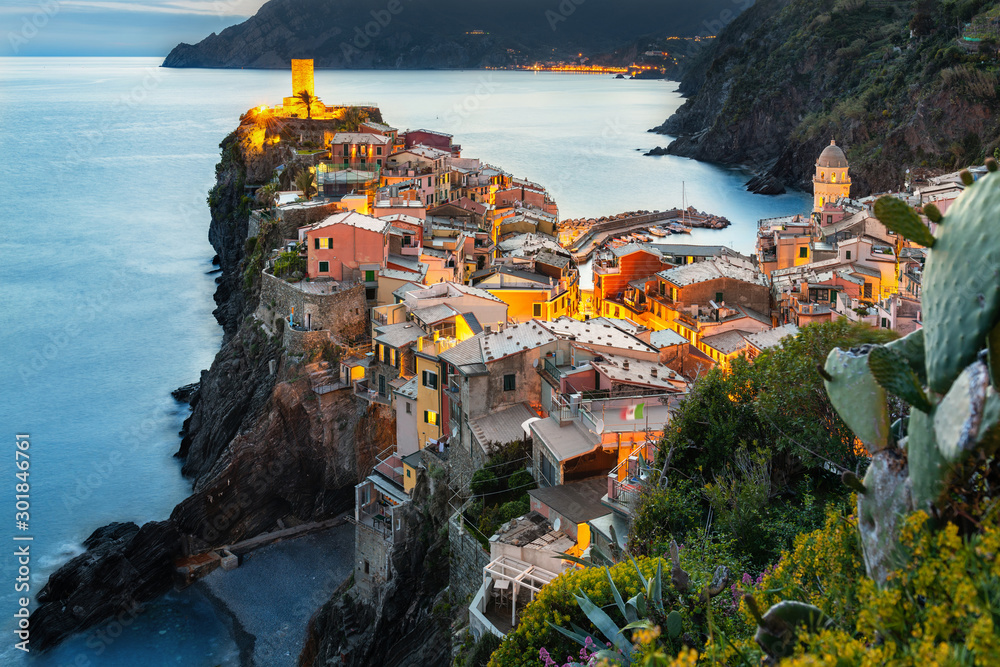 Vernazza zachód słońca, Cinque Terre, Liguria, La Spezia, Włochy - obrazy, fototapety, plakaty 