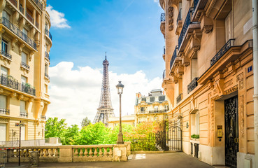 eiffel tour and paris street