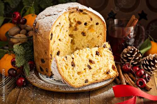 Cuadros en Lienzo Traditional Christmas panettone with dried fruits and orange zest on rustic back