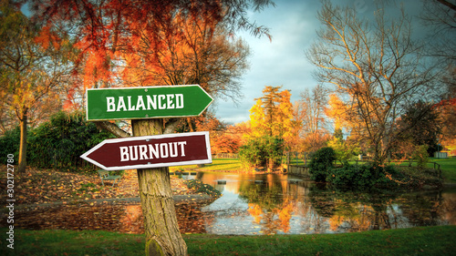 Fotomural Street Sign to Balanced versus Burnout