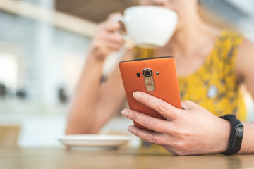 Canvas Print - woman using cellphone at a coffee shop