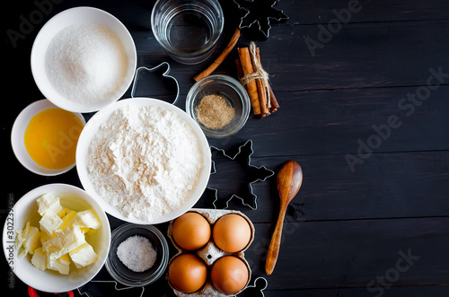Fotografía ingredients for baking gingerbread or cake