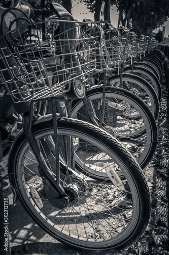  Fototapety rowery   parking-rowerowy-na-ulicy