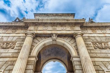 Fototapete - Porta Garibaldi, aka city gate, iconic landmark in Milan, Italy