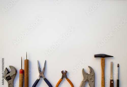 Cuadros en Lienzo various DIY tools on a white paper 1 白い紙の上の様々なDIY道具 1
