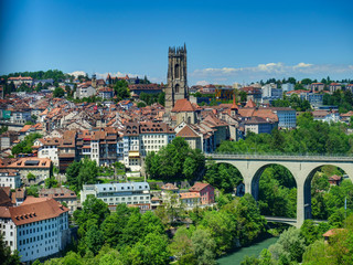 Wall Mural - Fribourg, vue sur la vieille ville et le pont de Zaehringen