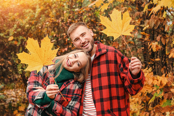 Canvas Print - Loving young couple with autumn leaves in park